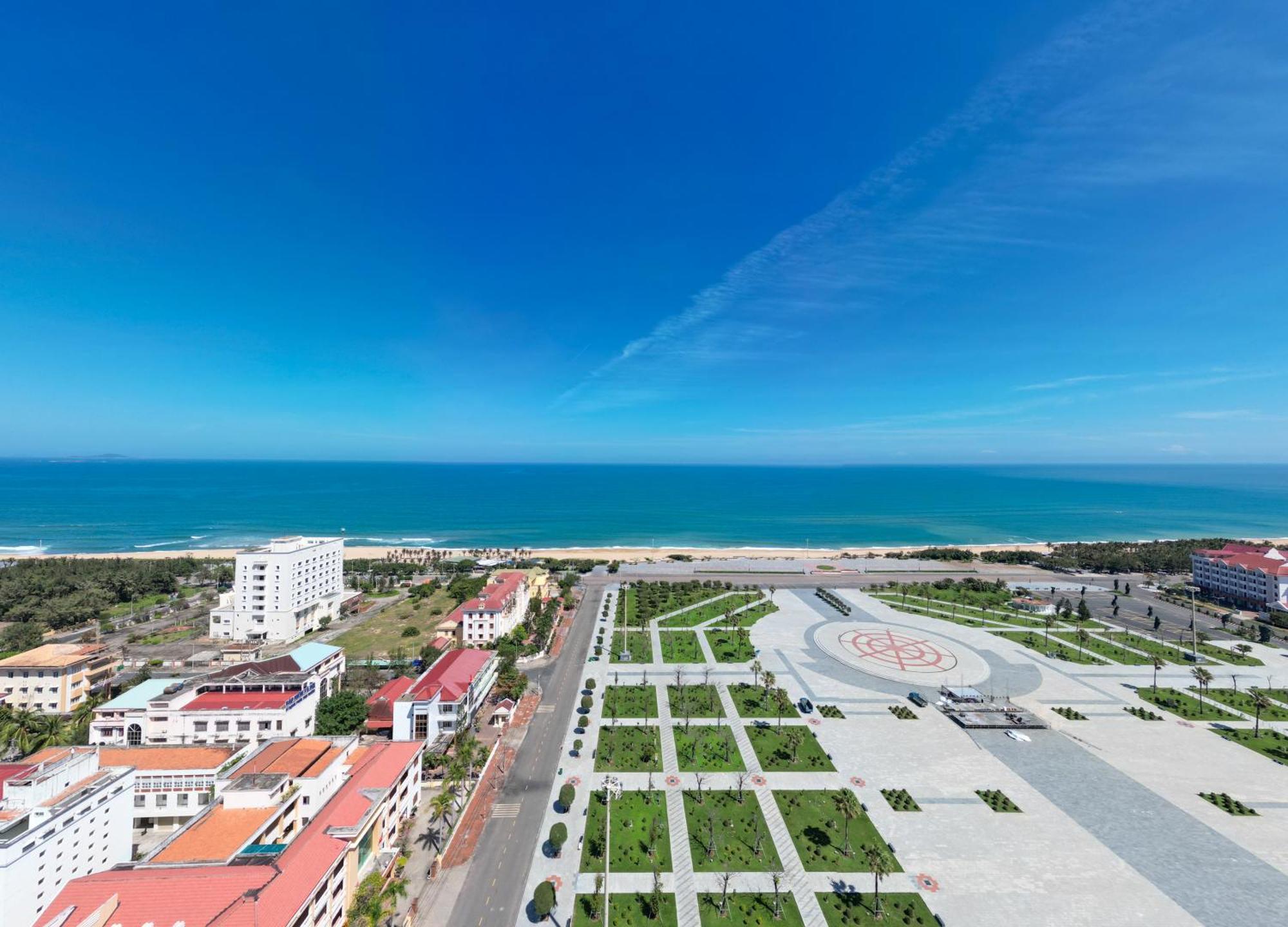 Wink Hotel Tuy Hoa Beach - 24Hrs Stay & Rooftop Pool Bar Kültér fotó